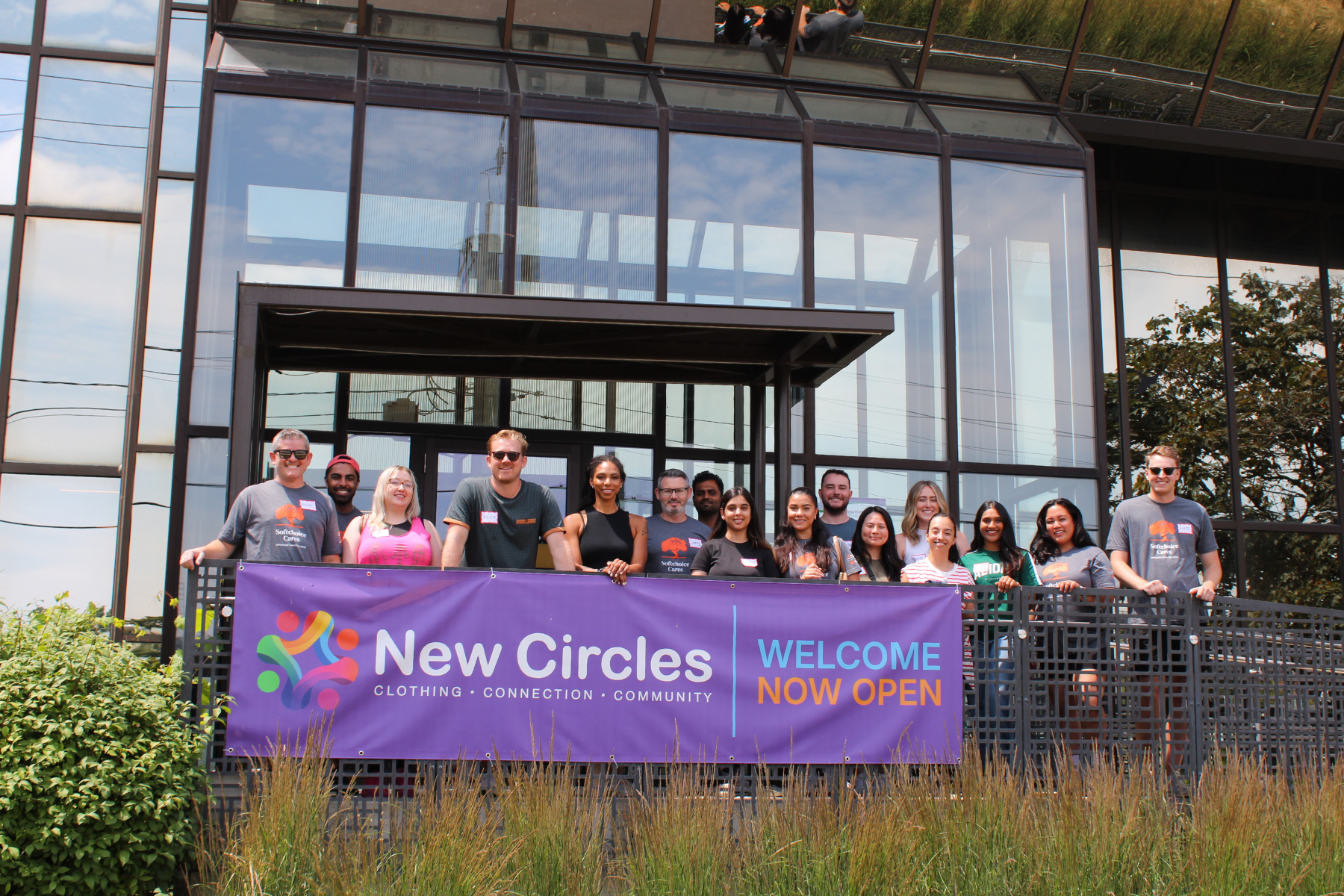 A group of volunteers working at New Circles